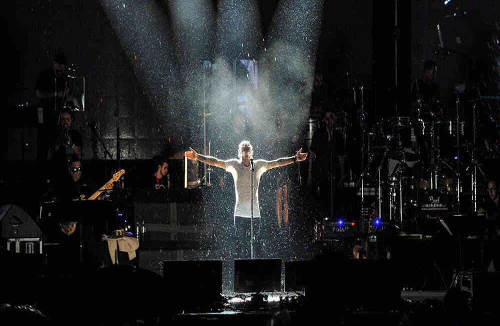 Marc Anthony canta en medio de un fuerte aguacero y al amanecer del domingo 29 de abril de 2017, en el Parque de la Leyenda Vallenata en Valledupar, durante el 50 Festival de la Leyenda Vallenata que al celebrarse el medio siglo de su creación rinde homenaje a sus fundadores Consuelo Araújo Noguera, Rafael Escalona y Alfonso López Michelsen. Foto: Carlos Julio Martínez / Enviado Especial de Semana 