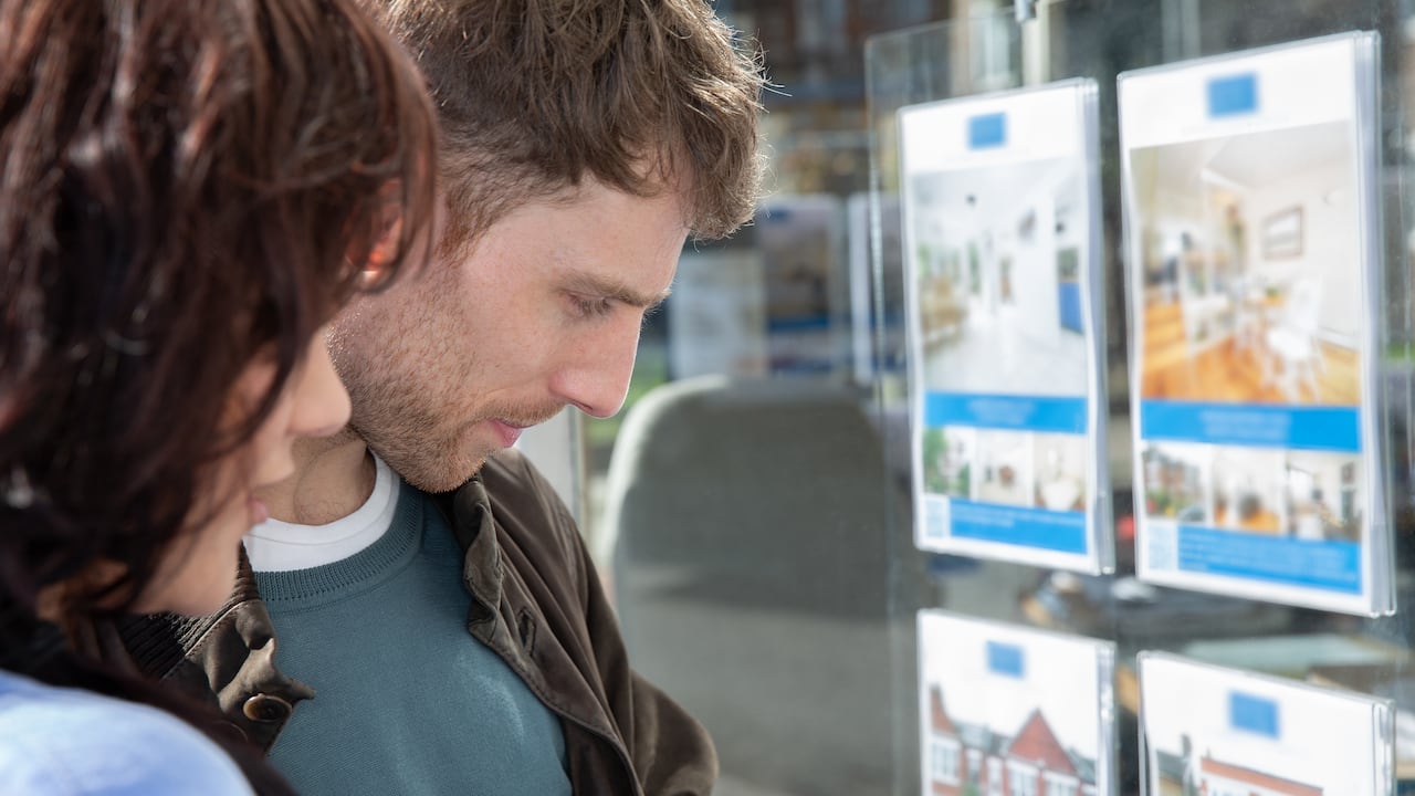 Medellín concentra una oferta mensual superior a 37.000 inmuebles, con predominio de apartamentos en estratos medios y altos