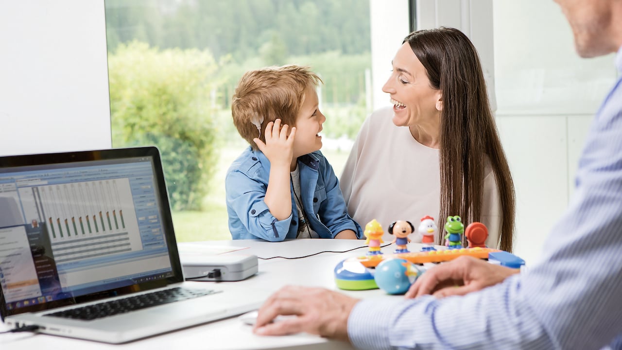 Este año se celebran tres décadas del primer implante coclear en Colombia.