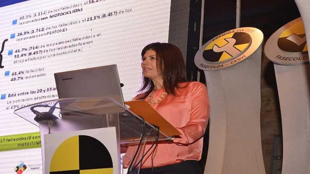 Ministra de Transporte Natalia Abello en la entrega de los Premios Via 2015.