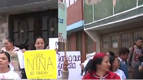 Planton der padres por desaparición de menores de colegio distrital.