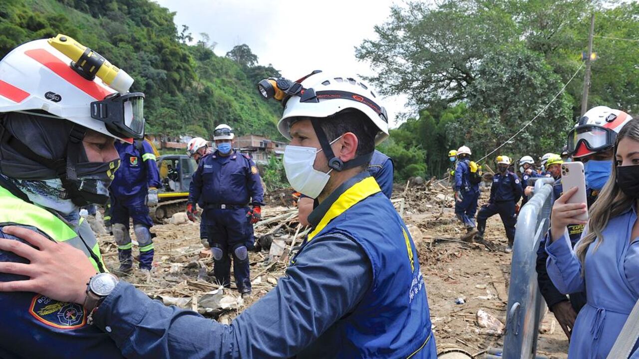 Daniel Palacios, ministro del Interior, visitó la zona de la emergencia, en Pereira.