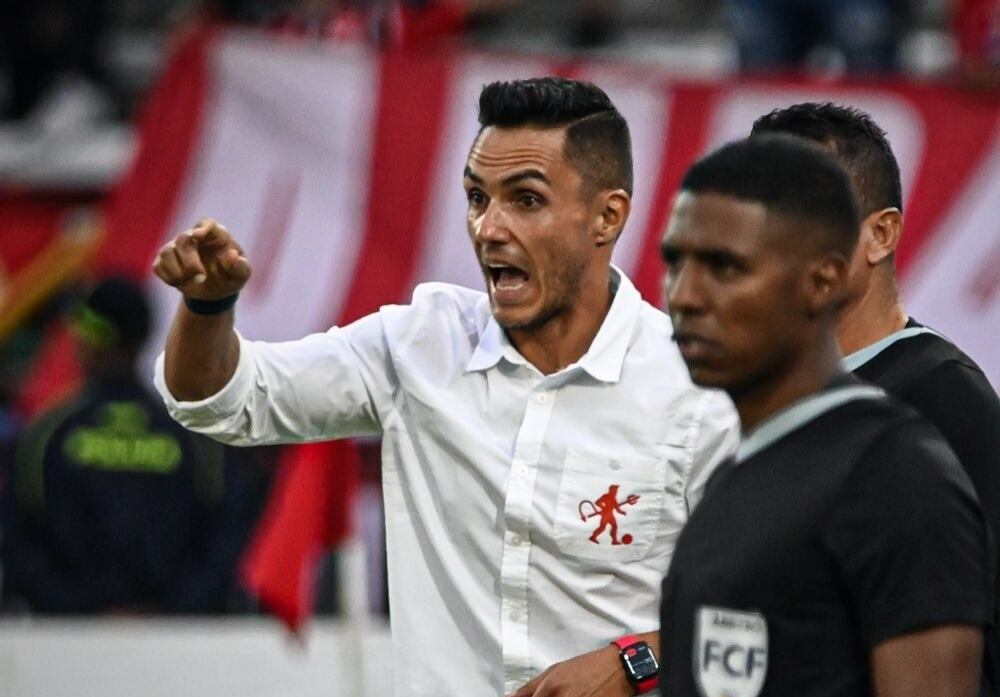 Lucas González, DT del América.