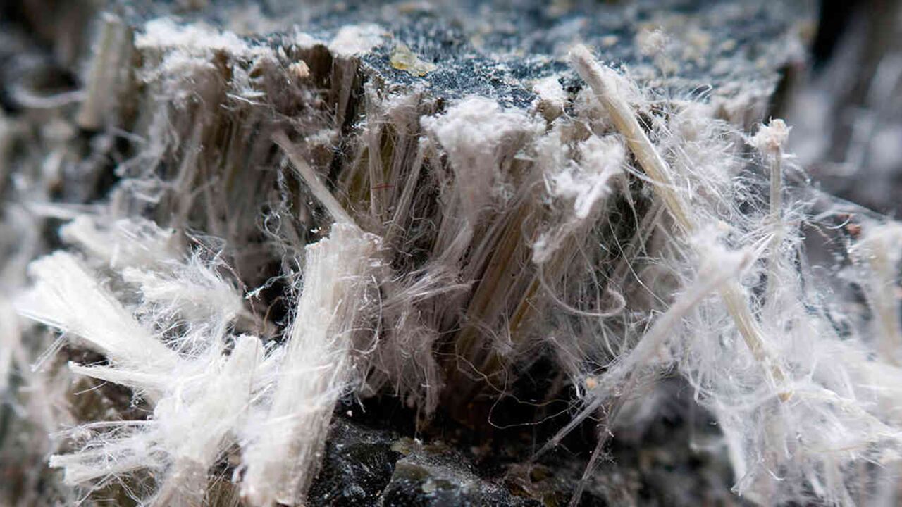 Más de 250 empresas en el país desarrollan algún tipo de actividad haciendo uso del asbesto. Foto: Archivo Semana.