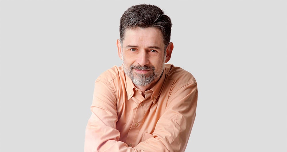 El pediatra español ha dictado más de un centenar de cursos sobre lactancia materna y es autor de nueve libros. 