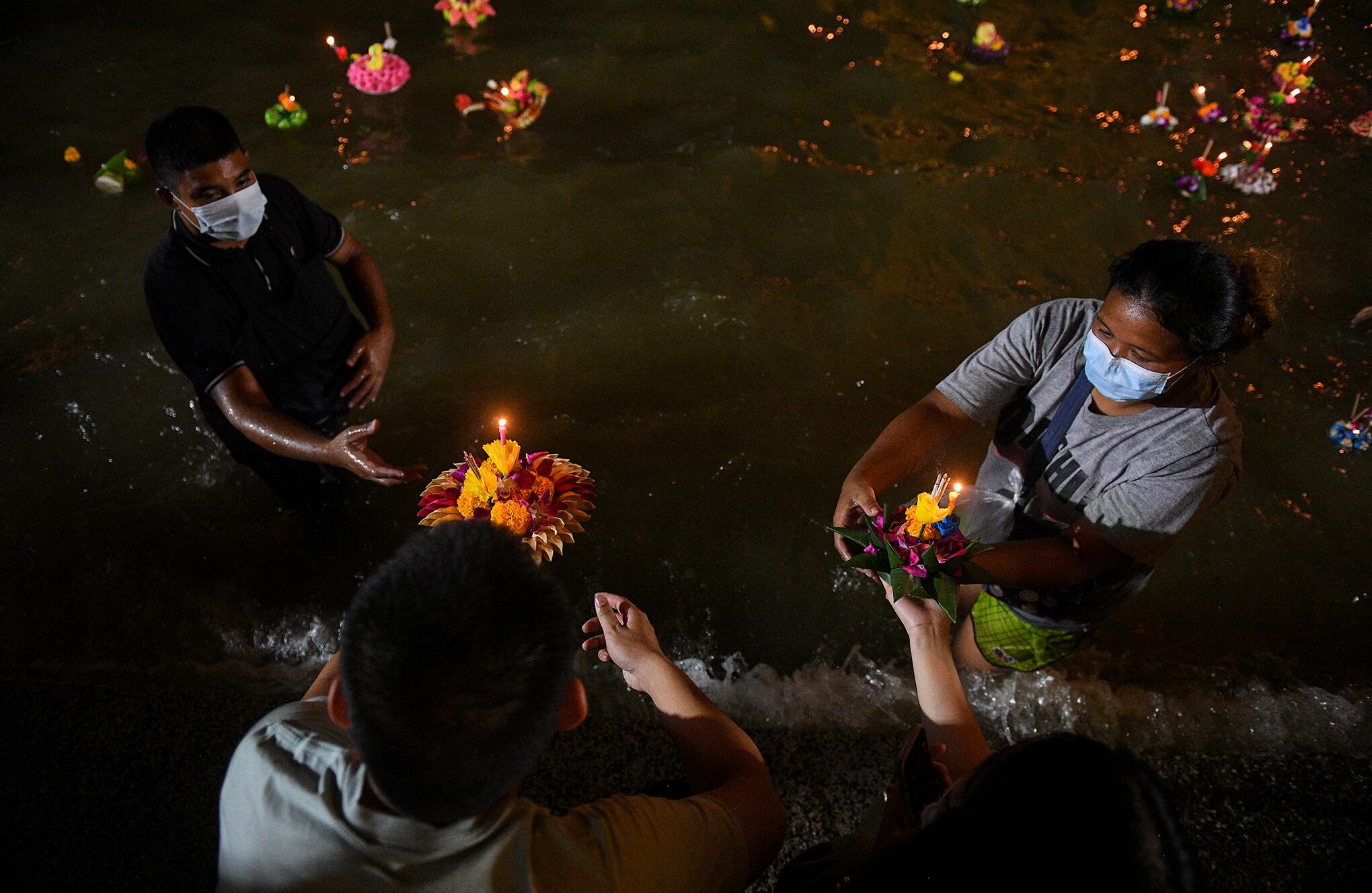 En imágenes : Festival de la cesta flotante de Tailandia