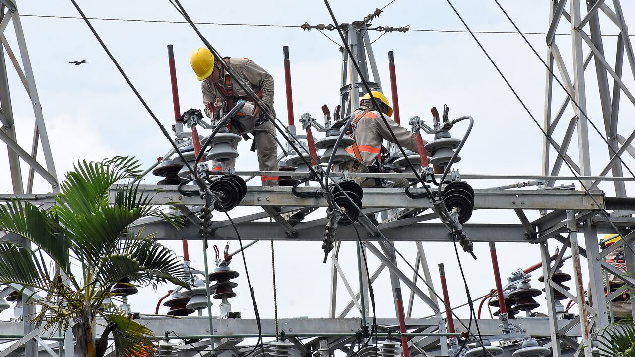 Mantenimiento de redes eléctricas de Emcali, Planta Puerto Mallarino.