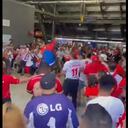 Con palos y cuchillos se enfrentaron los hinchas del América de Cali en Estados Unidos