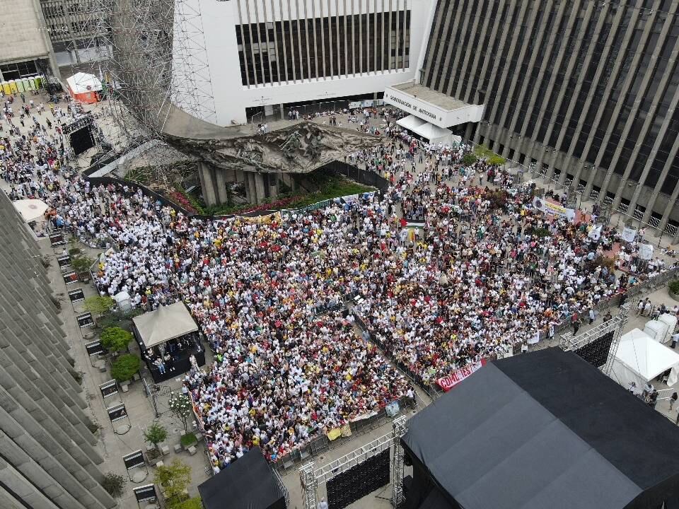 El jefe del Gobierno del Cambio, Gustavo Petro, compartió esta foto en sus redes sociales al informar de la "asistencia masiva a su presentación" en La Alpujarra.