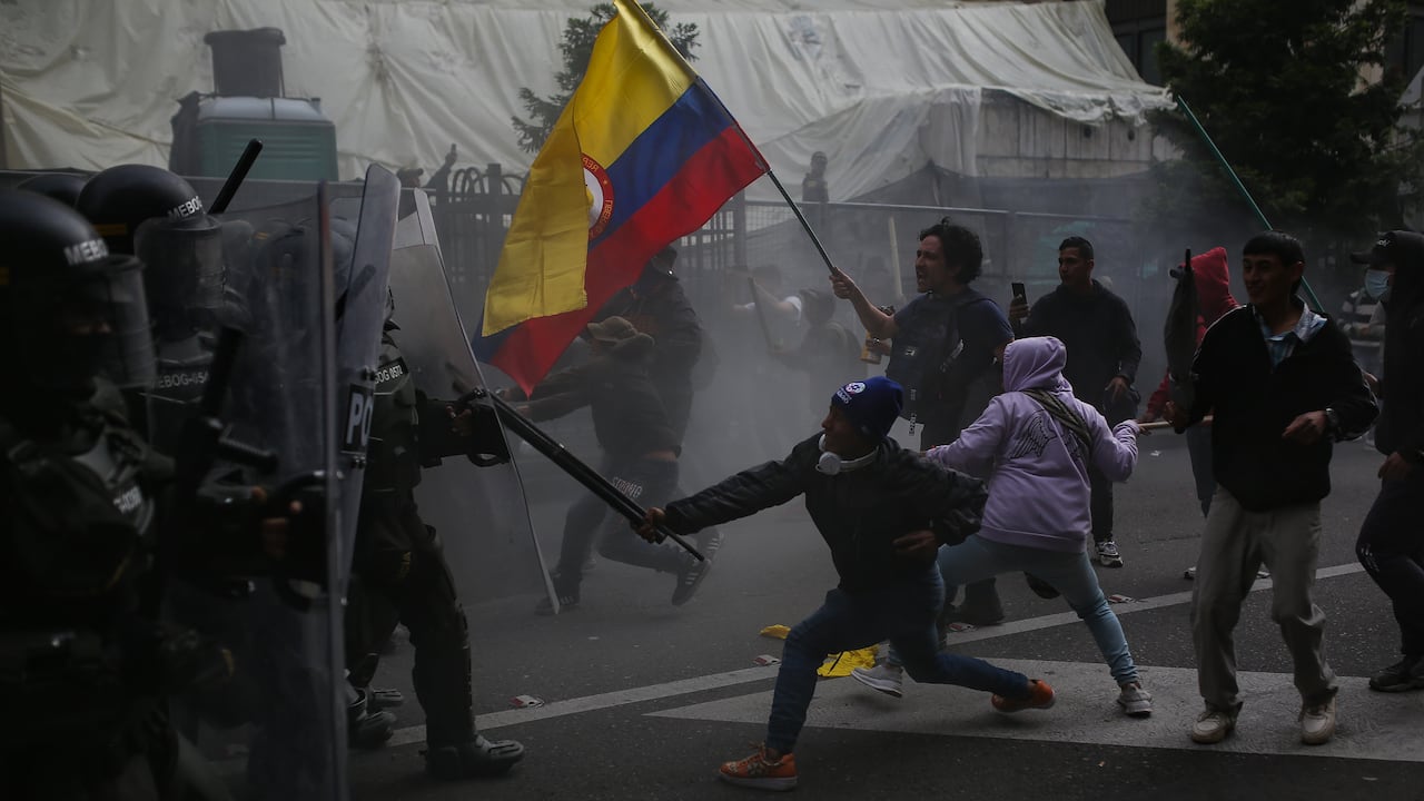Esmad despejando las entradas a la Corte
Protestas