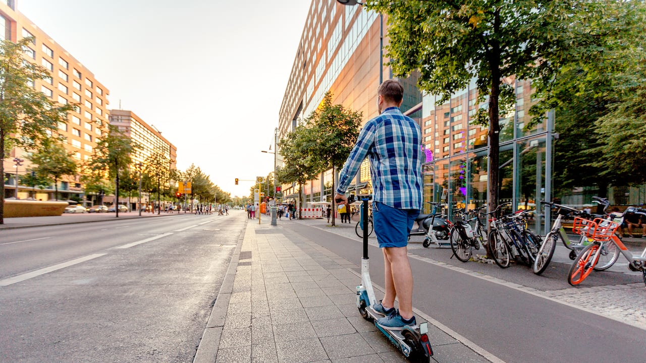 El uso de patinetas eléctricas sin los elementos de seguridad y sin las precauciones adecuadas sigue provocando lesiones a los usuarios.