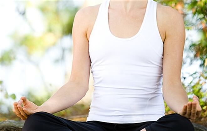 Practicar yoga reduce las posibilidades de enfrentar algunos padecimientos de salud. 