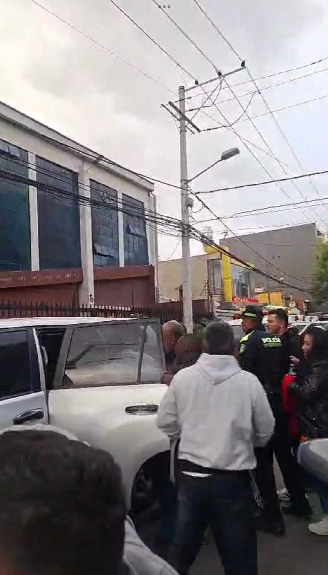 Alentado Miguel Uribe