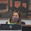 La concejal María Fernanda Rojas cuestionó el lento avance del Regiotram del Norte.