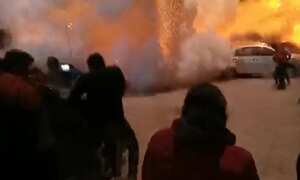 Aparatoso accidente con pólvora durante celebración del día de la virgen de Guadalupe en México dejó 14 heridos.