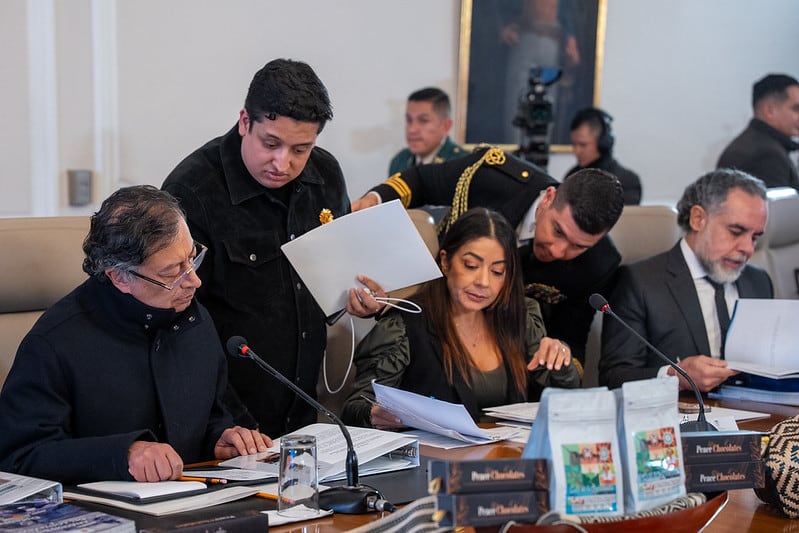 El presidente Gustavo Petro reunido con su equipo de trabajo en el más reciente consejo de Ministros.