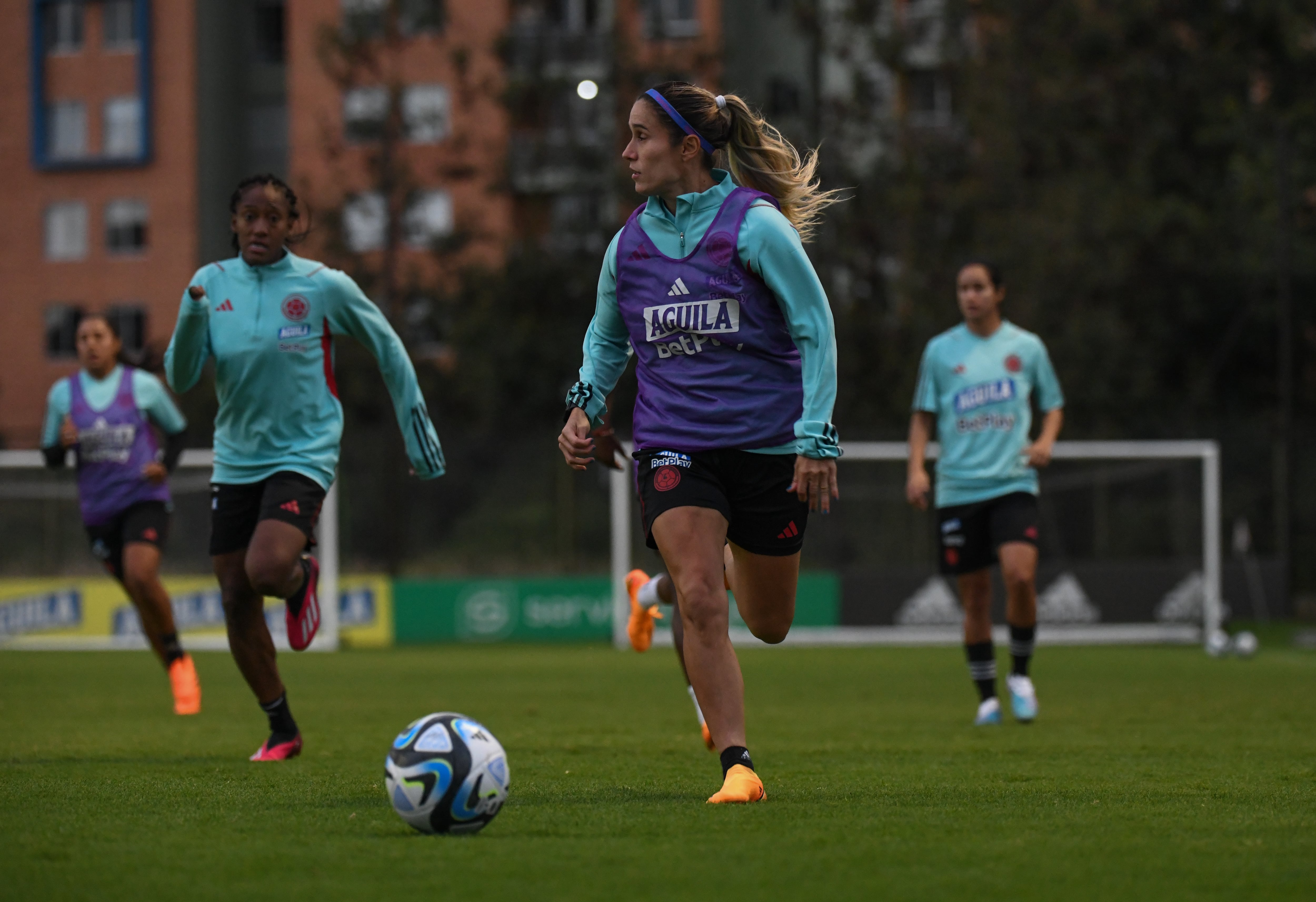 La mediocampista Daniela Montoya antes de viajar a Australia.