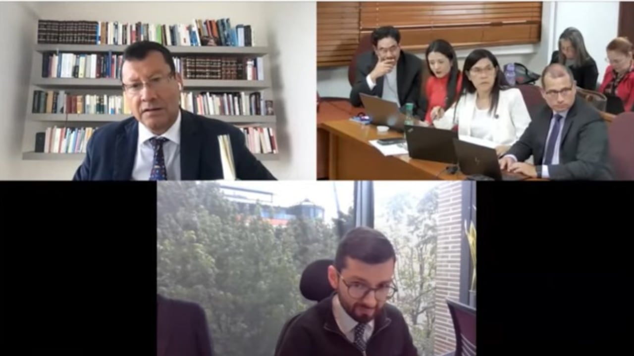 Fiscal y el senador Iván Cepeda se burlaron de un mensaje del expresidente Uribe sobre la muerte del papa Francisco.