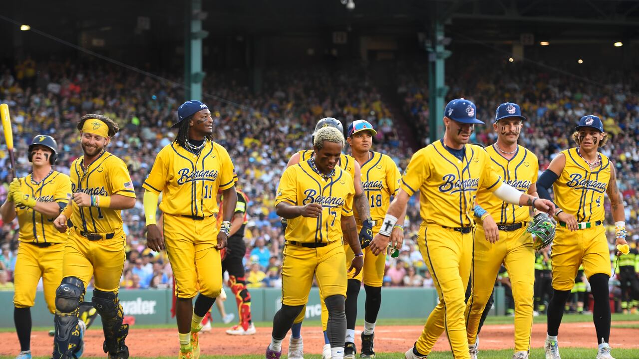 Caída de jugador de béisbol en entrevista se hace viral (Photo by Jaiden Tripi/Getty Images)
