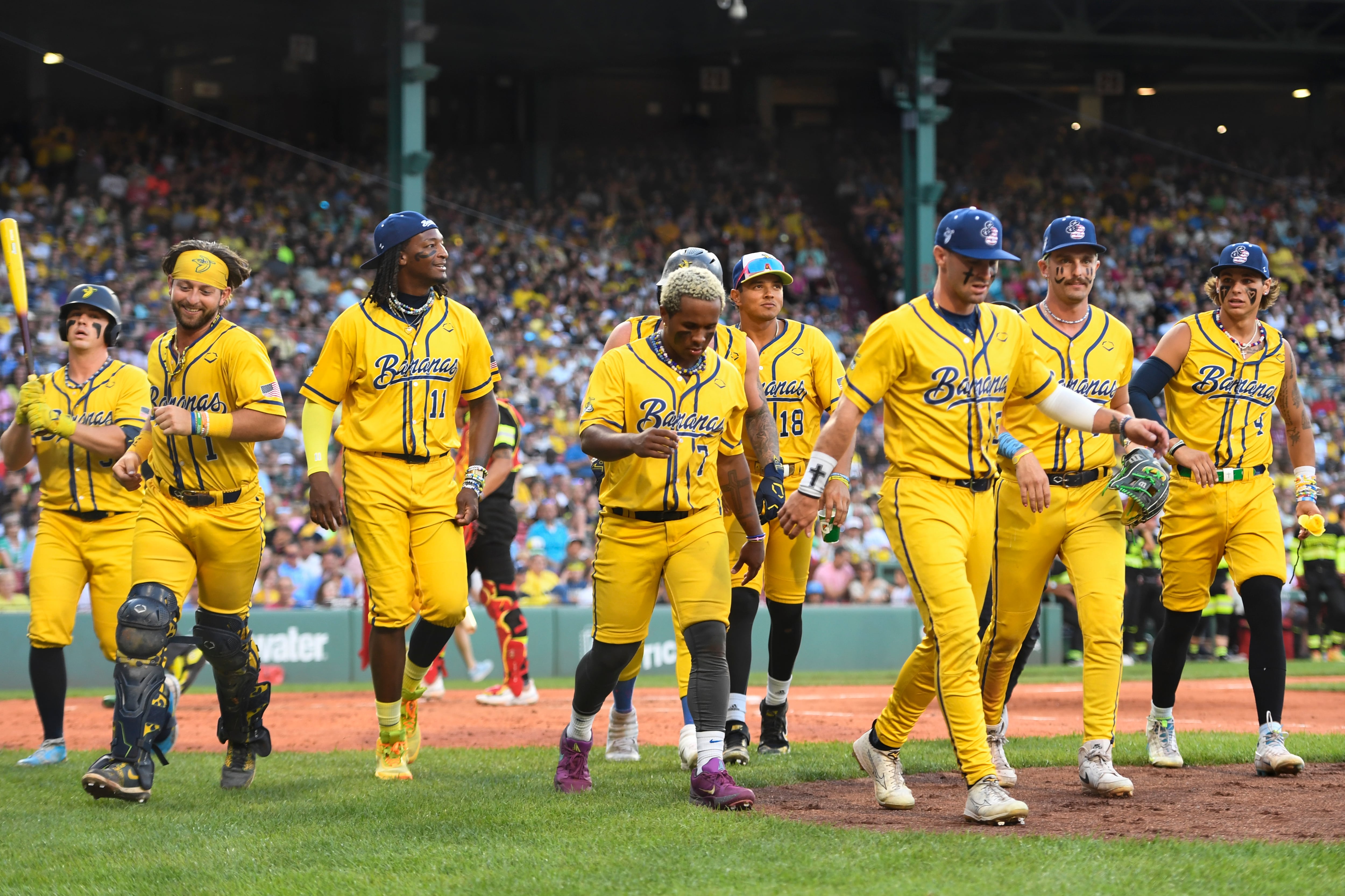 Caída de jugador de béisbol en entrevista se hace viral (Photo by Jaiden Tripi/Getty Images)