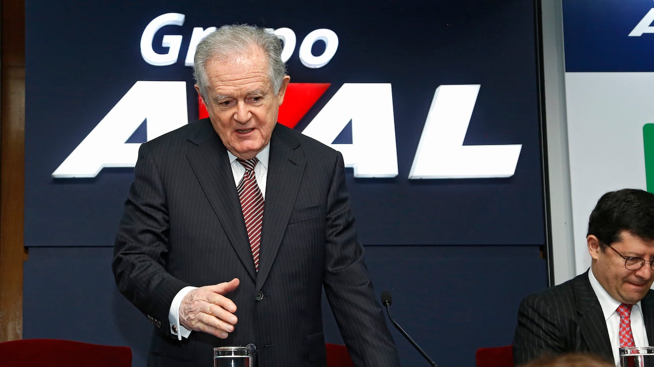 Luis Carlos Sarmiento Angulo
Grupo Aval Acciones y Valores S.A. convoca a los señores Accionistas titulares de
acciones ordinarias a la reunión extraordinaria de la Asamblea General de Accionistas
mayo 2 2016