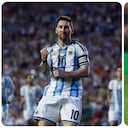El equipo de Lionel Messi (izq), se mide al de Riyad Mahrez (der).