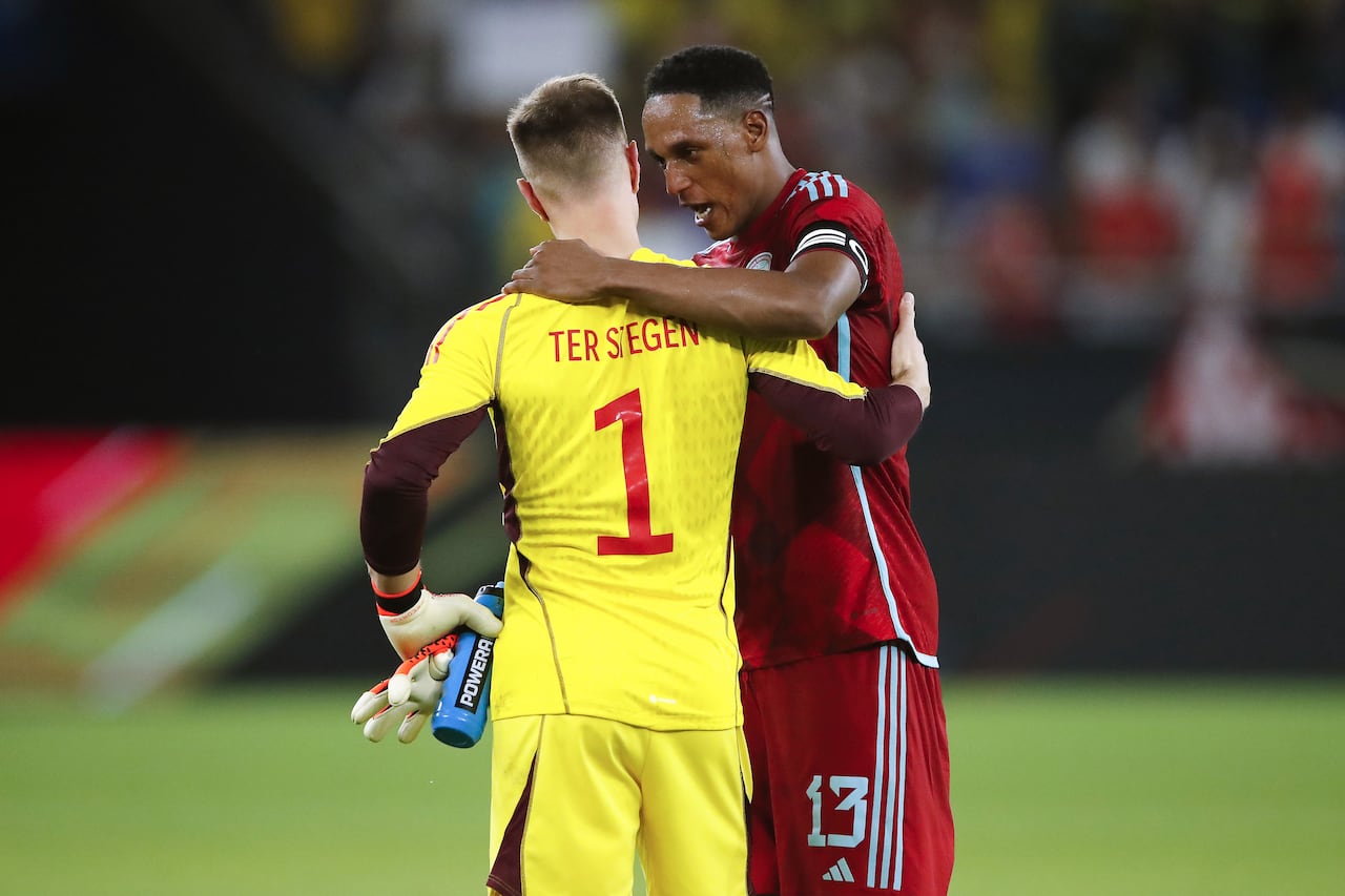 GELSENKIRCHEN - (LR) Germany goalkeeper Marc-Andre ter Stegen, Yerry Mina of Colombia during the friendly international match between Germany and Colombia at Veltins-Arena on June 20, 2023 in Gelsenkirchen, Germany. AP | Dutch Height | BART STOUTJESDYK (Photo by ANP via Getty Images)