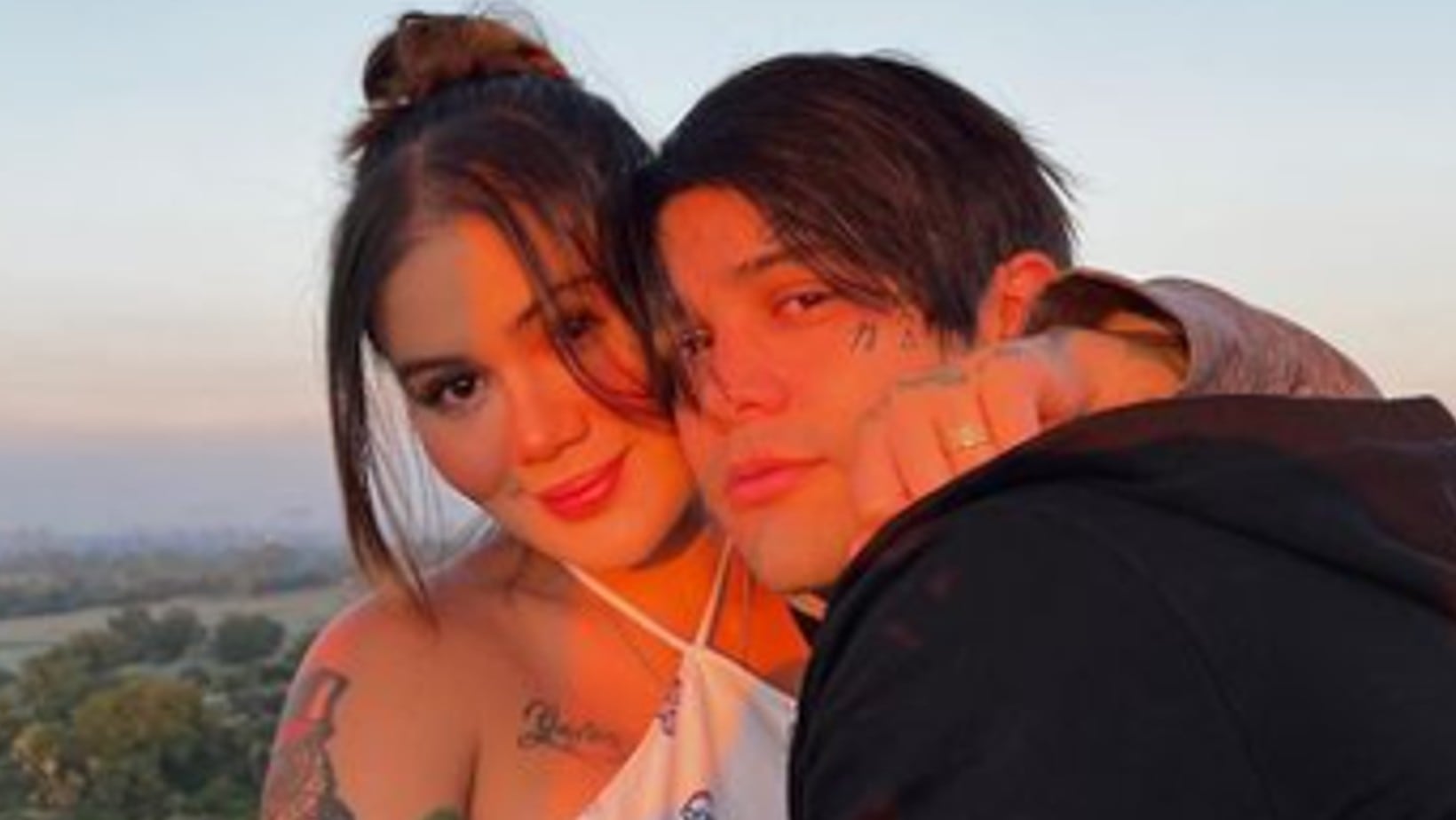 "Esto da lástima", le dan palo a  por extravagante comportamiento