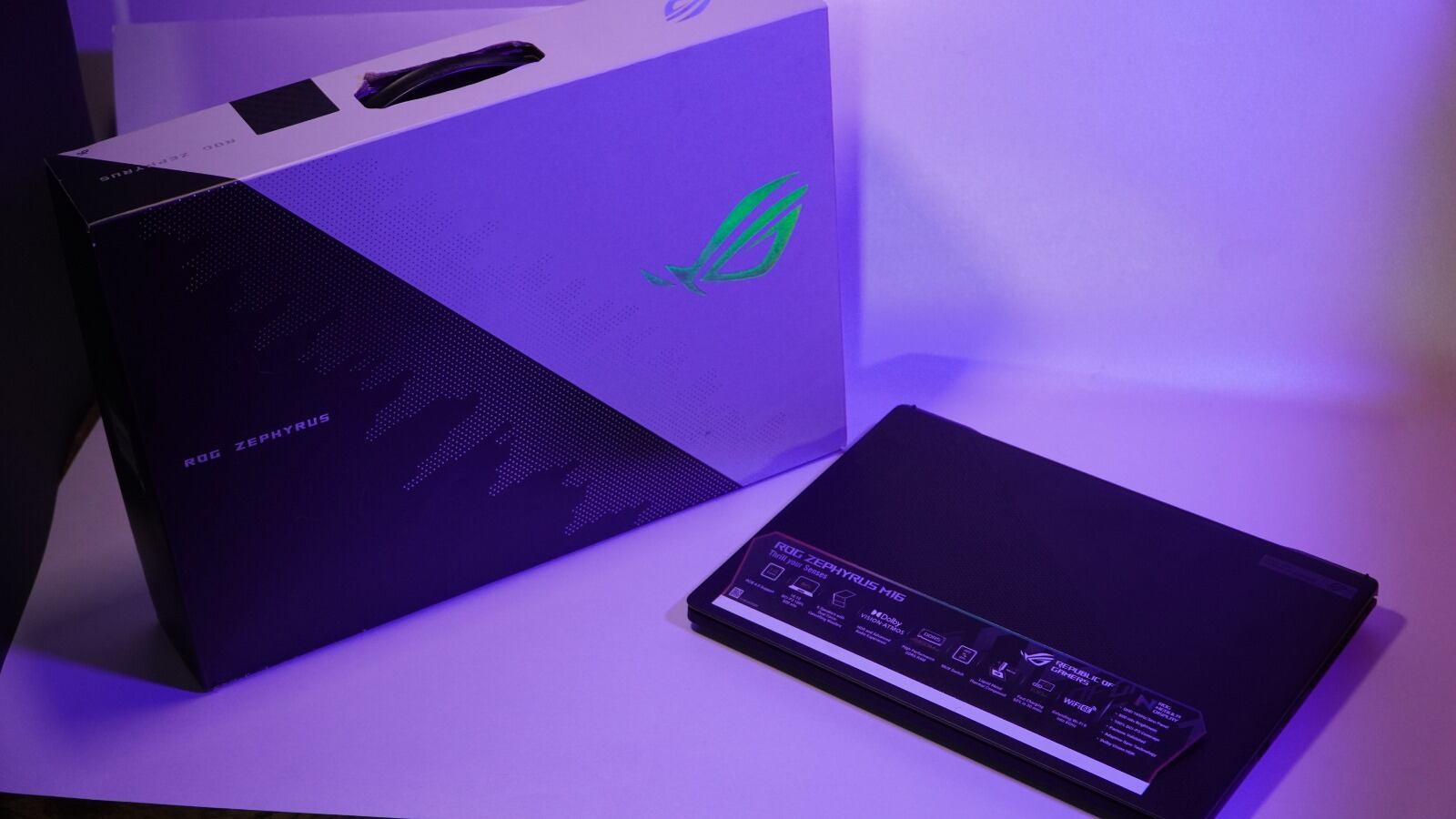 Este PC posee un sistema de refrigeración que ayuda a controlar la temperatura interna del equipo.