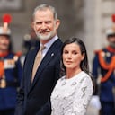 Letizia es la que manda
y no la han echado del
palacio porque sabe
información delicada de
la familia real, afirman
periodistas españoles
como Javier Bleda.