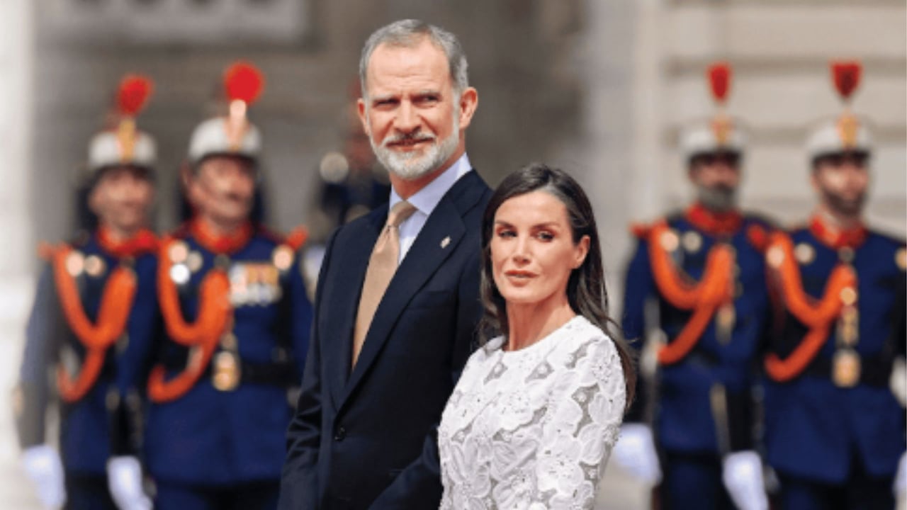 Letizia es la que manda y no la han echado del palacio porque sabe información delicada de la familia real, afirman periodistas españoles como Javier Bleda.