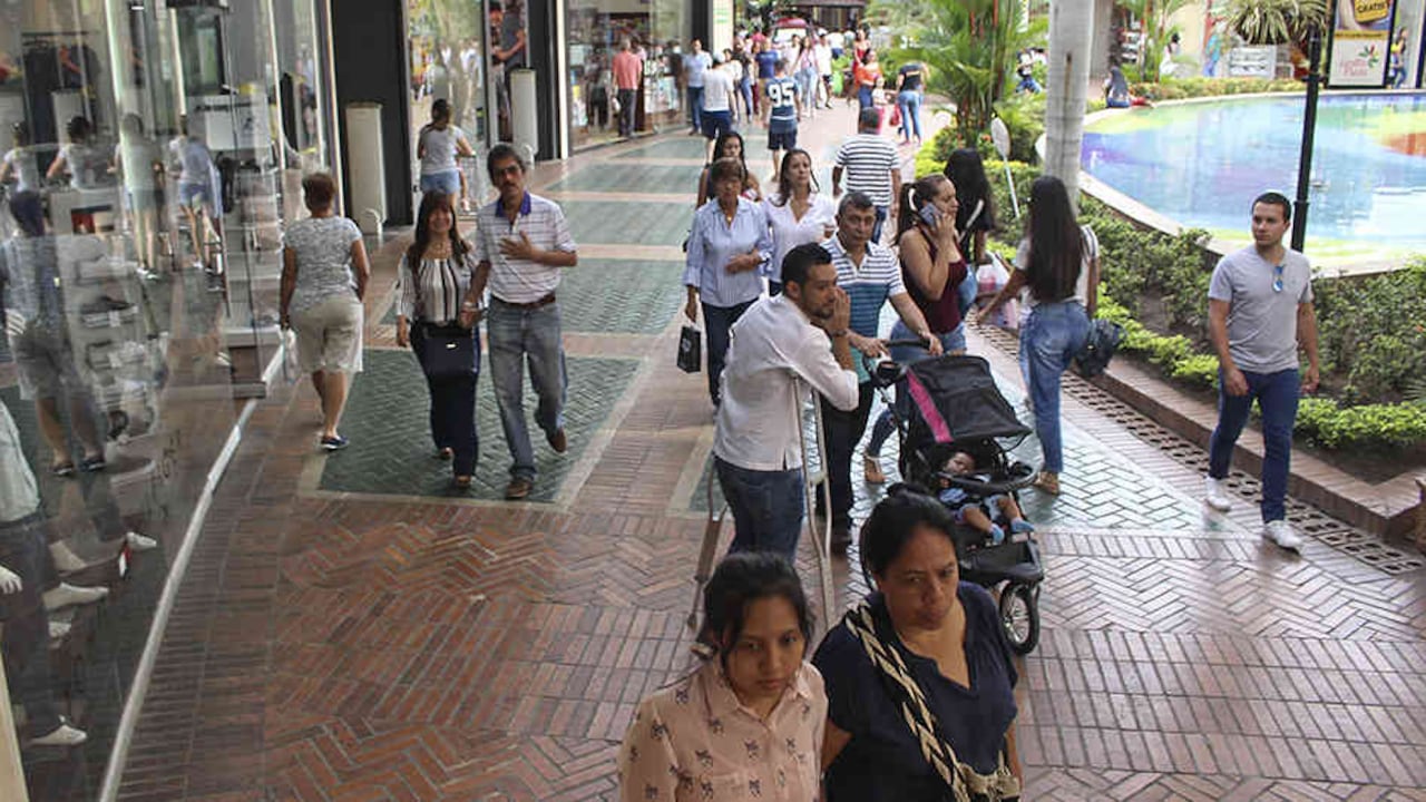 Coronavirus hoy: ¿Hay riesgo de contagio al medirse ropa en centros comerciales?/Foto: archivo SEMANA