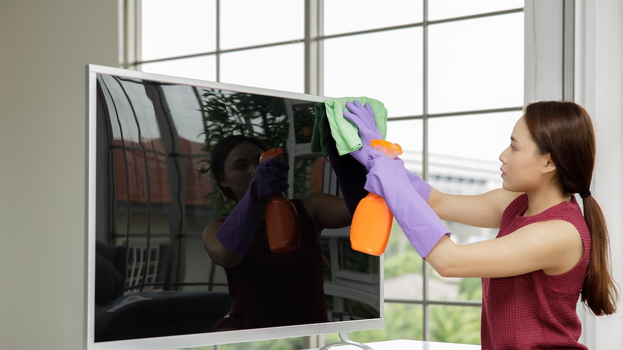 Las personas deben tener un cuidado con la pantalla del televisor.