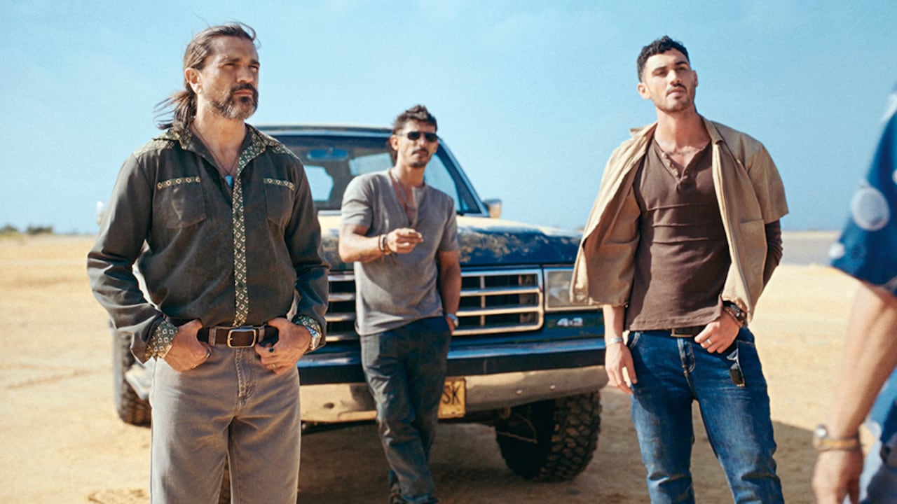 Juanes interpreta al mayor de los hermanos Estrada, pertenecientes a una familia dedicada al contrabando de gasolina en la frontera entre Colombia y Venezuela.