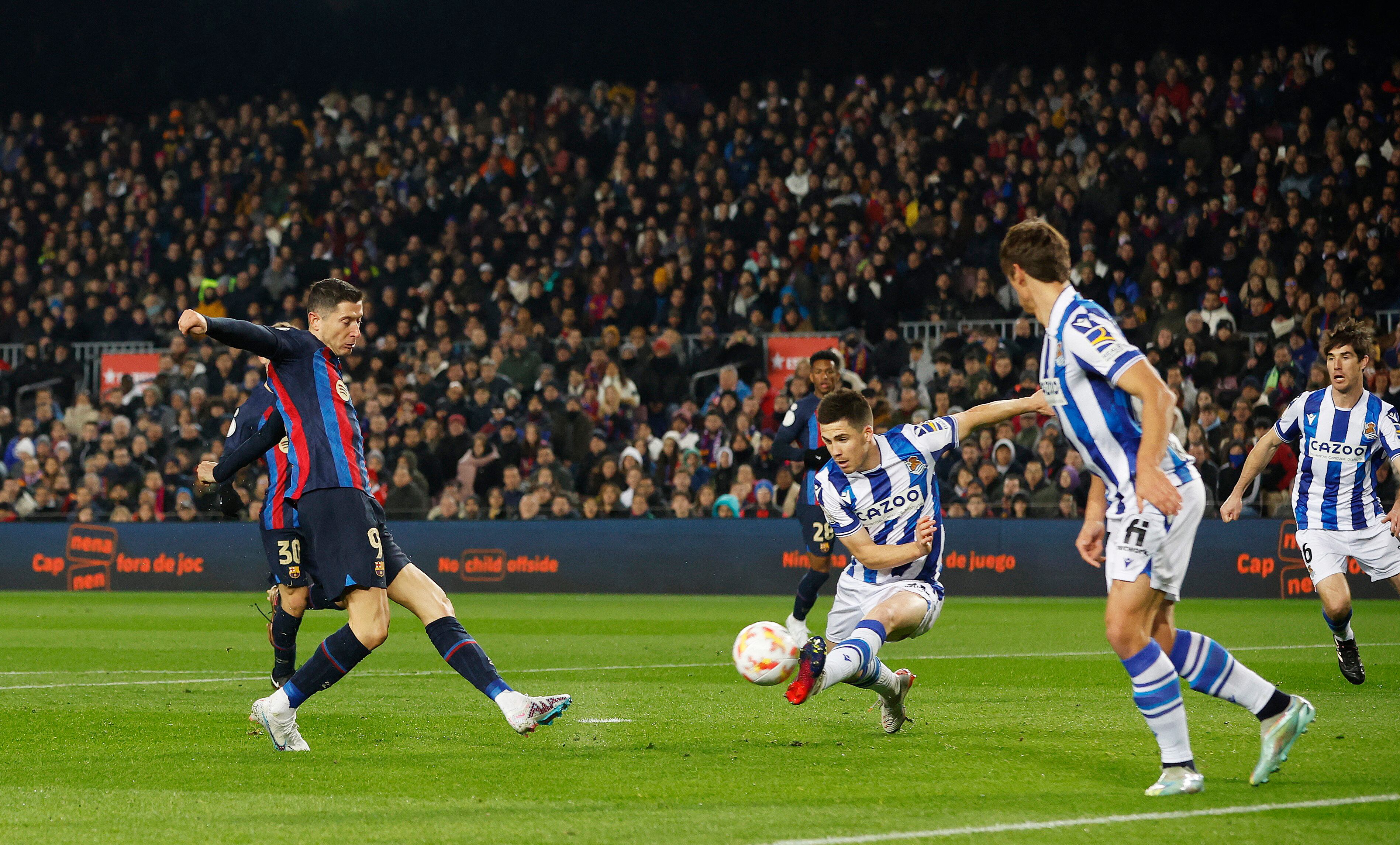 Robert Lewandowski volvió a ser parte de la nómina inicialista de Barcelona