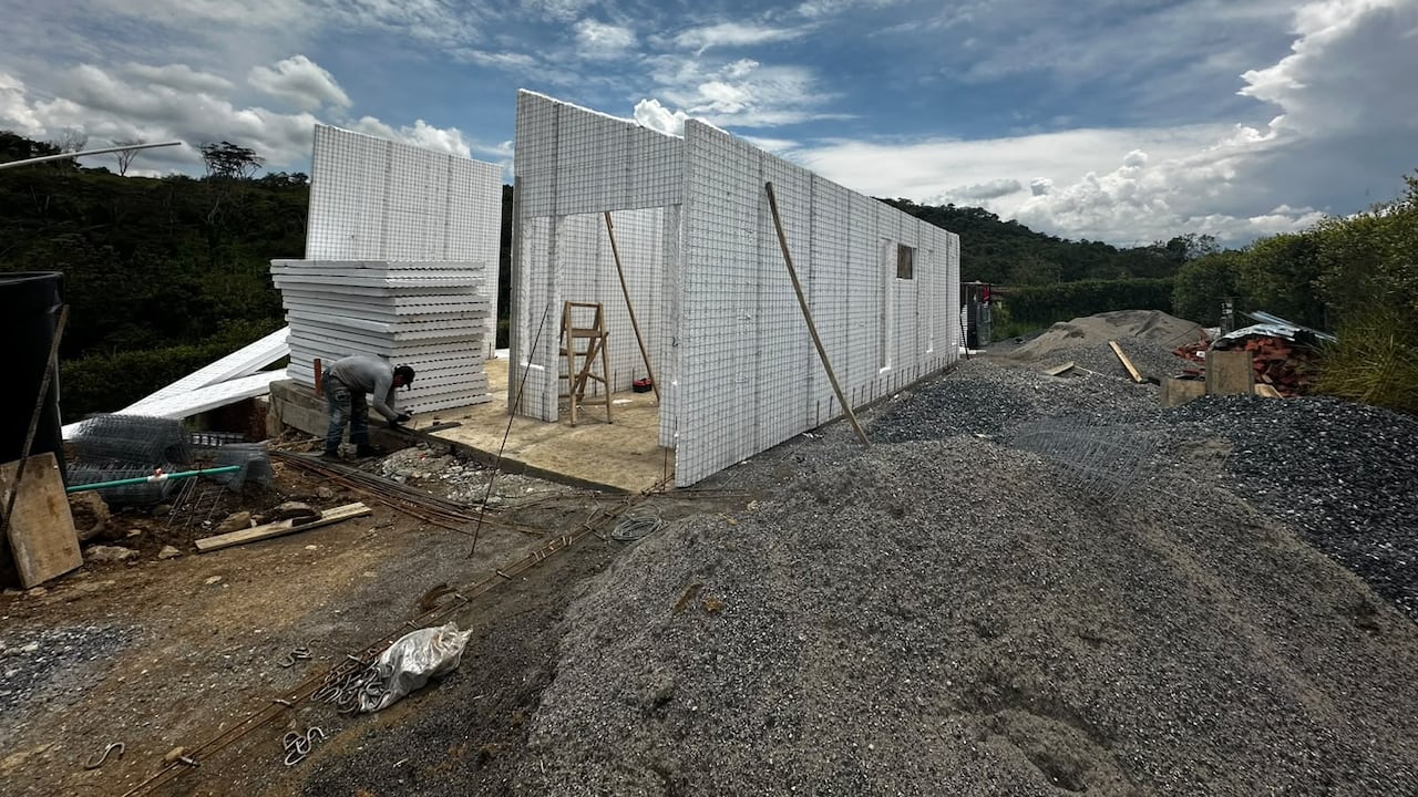 Almasa le apuesta a la vivienda VIS con tecnología sismorresistente y térmica Almapanel.