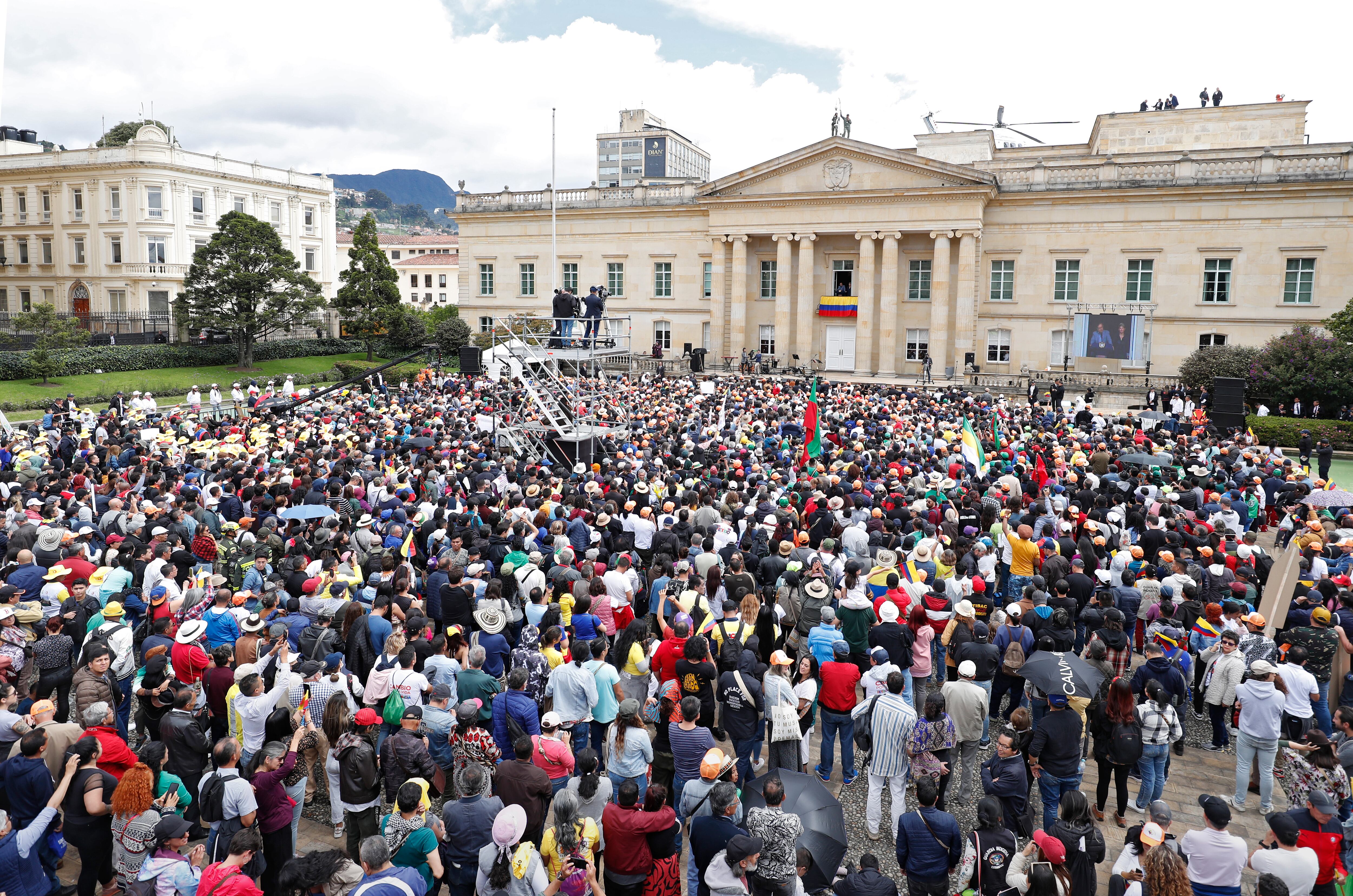 Presidente de la República Gustavo Petro convocó al pueblo el dia de los trabajadores a marchas y que lo acompañaran al discurso  desde el balcón