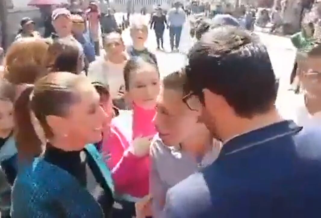 La presidenta tuvo que alejarse del hombre tras sentirse acosada