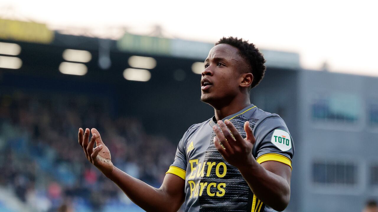 ZWOLLE, NETHERLANDS - MARCH 13: Luis Sinisterra of Feyenoord celebrates 1-1 during the Dutch Eredivisie match between PEC Zwolle v Feyenoord at the MAC3PARK Stadium on March 13, 2022 in Zwolle Netherlands (Photo by Rico Brouwer/Soccrates/Getty Images)