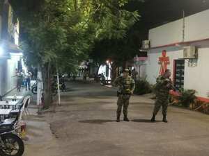 A la medianoche de este sábado, el municipio permanecía militarizado. Una comisión de la Fiscalía investigaba los hechos.