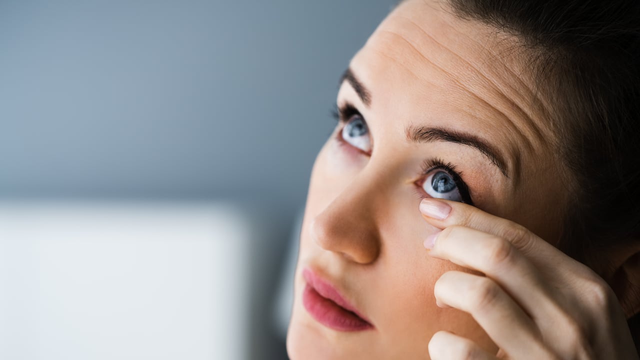 Los orzuelos pueden generar picor y otras molestias.