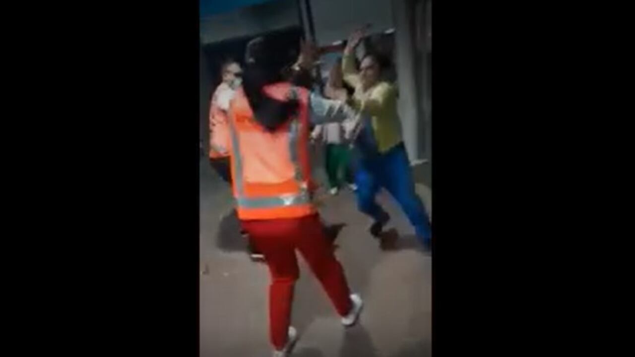 Una viajera optó por agredir a una funcionaria de Avianca que le pidió documentación de su hija