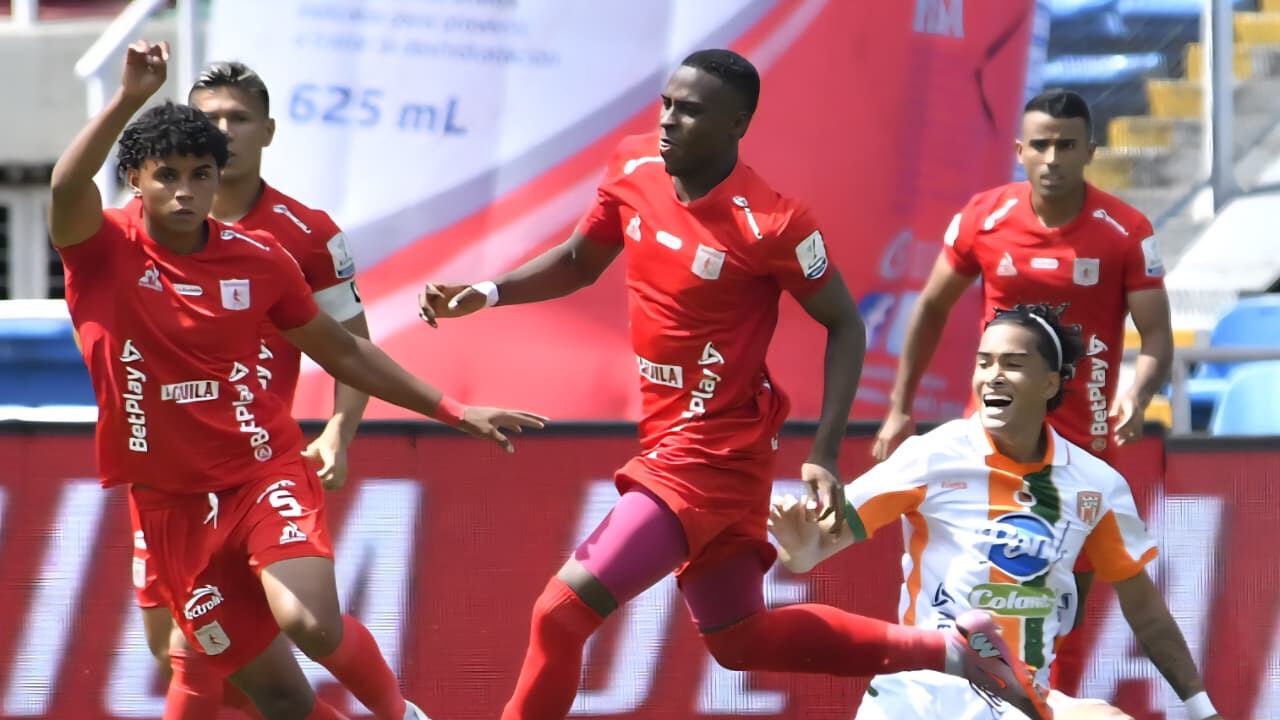 Envigado silenció el Pascual con un gol tardío que frustró la celebración de la hinchada escarlata.