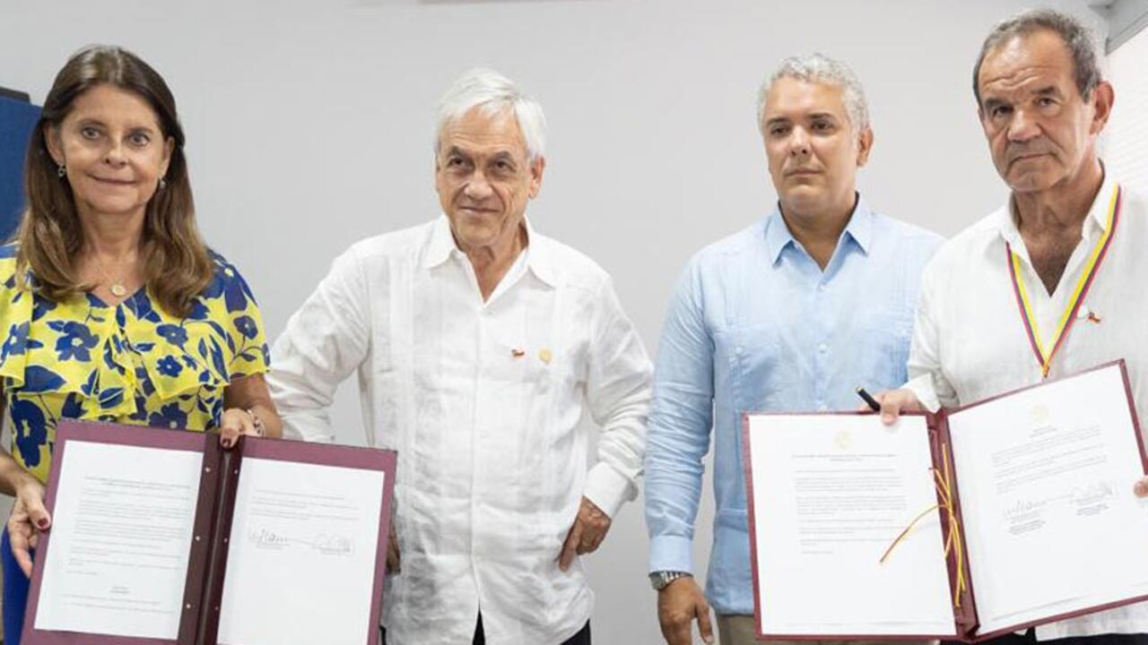 Colombia y Chile suscriben trascendental acuerdo para fortalecer el transporte aéreo entre ambos países.