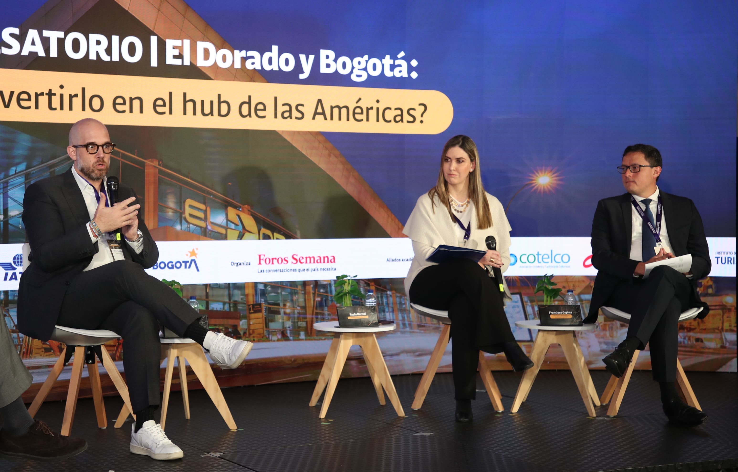 Foro ‘Bogotá y El Dorado: ¿listos para ser el hub de las Américas?’
Miércoles 21 de mayo de 2025

Frederico Pedreira
CEO de Avianca
Paula Bernal
Presidenta de IATA Colombia
Francisco Ospina
Exdirector de la Aeronáutica Civil y expresidente de la ANI

 CONVERSATORIO | El Dorado y Bogotá: ¿cómo convertirlo en el hub de las
Américas?