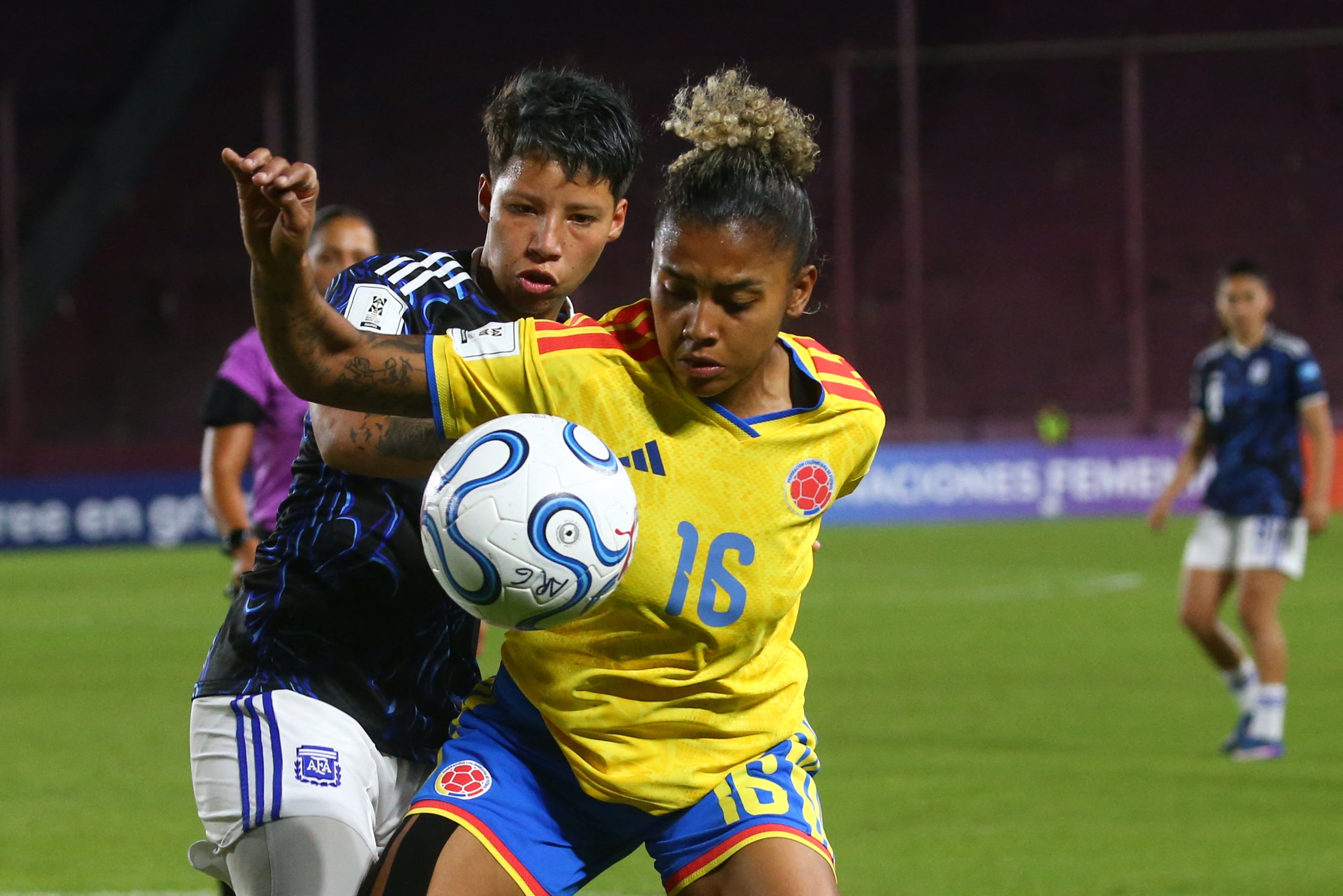 Jorelyn Carabali, de Colombia, en el empate con Argentina 0-0 en condición de visita.