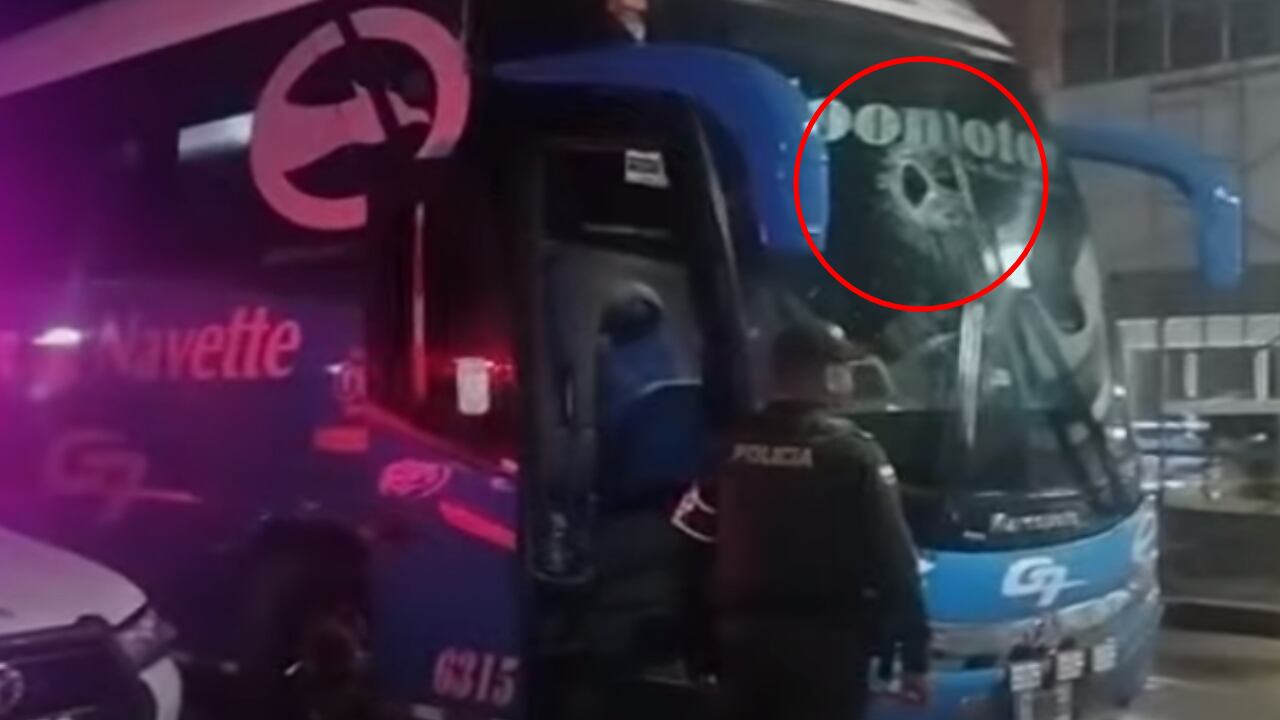 Delincuentes lanzaron una piedra contra un bus para tratar de atracar a sus 45 pasajeros; tres persnas resultaron heridas tras el impacto