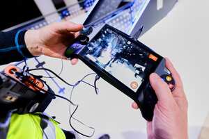 El controlador de tableta Spot, un dispositivo que permite controlar de forma remota el robot de cuatro patas insignia de Boston Dynamics y uno de los robots más avanzados a nivel mundial, se muestra en el stand de IBM durante el Mobile World Congress (MWC), la mayor feria del mundo centrada en dispositivos móviles, 5G, IOT, AI y big data, el 3 de marzo de 2022 en Barcelona, España.
(Photo by Joan Cros/NurPhoto via Getty Images)