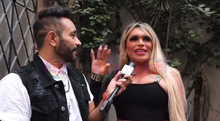 El momento en el que el periodista vaya vaya entrevistaba a Wendy Guevara y le disparan a Kevin Kaletry.