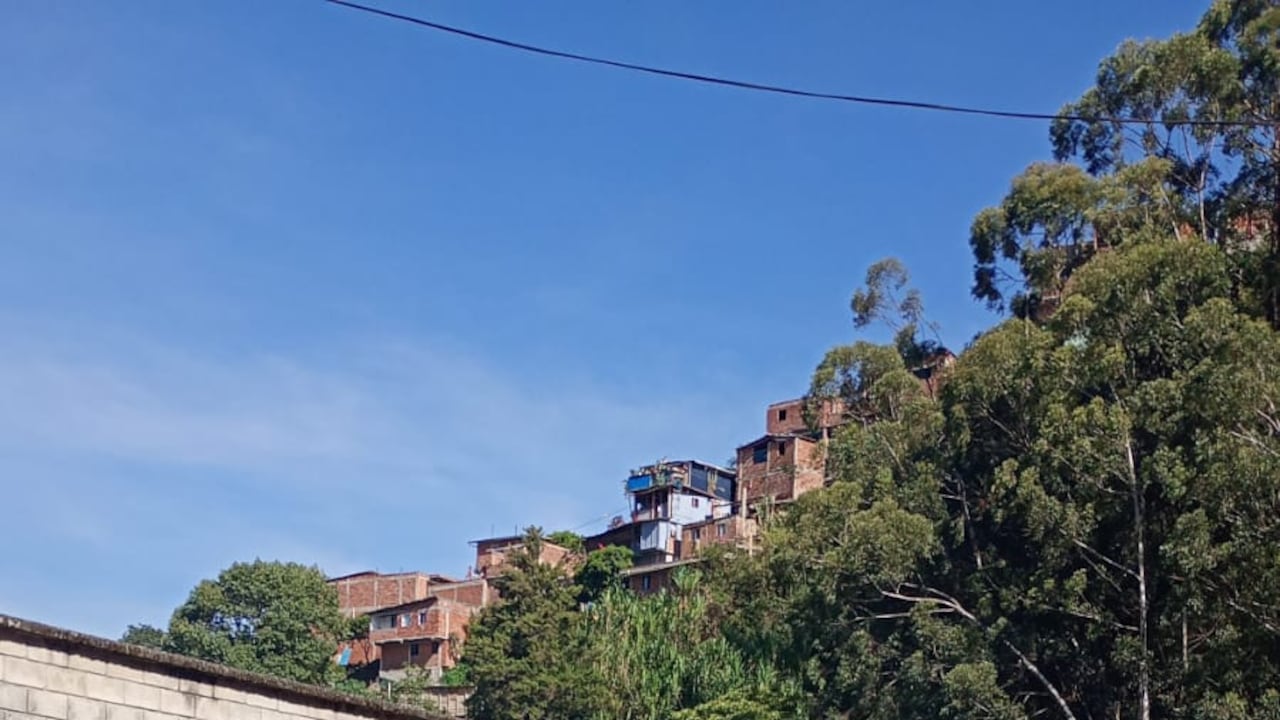 Las autoridades verifican lo sucedido.